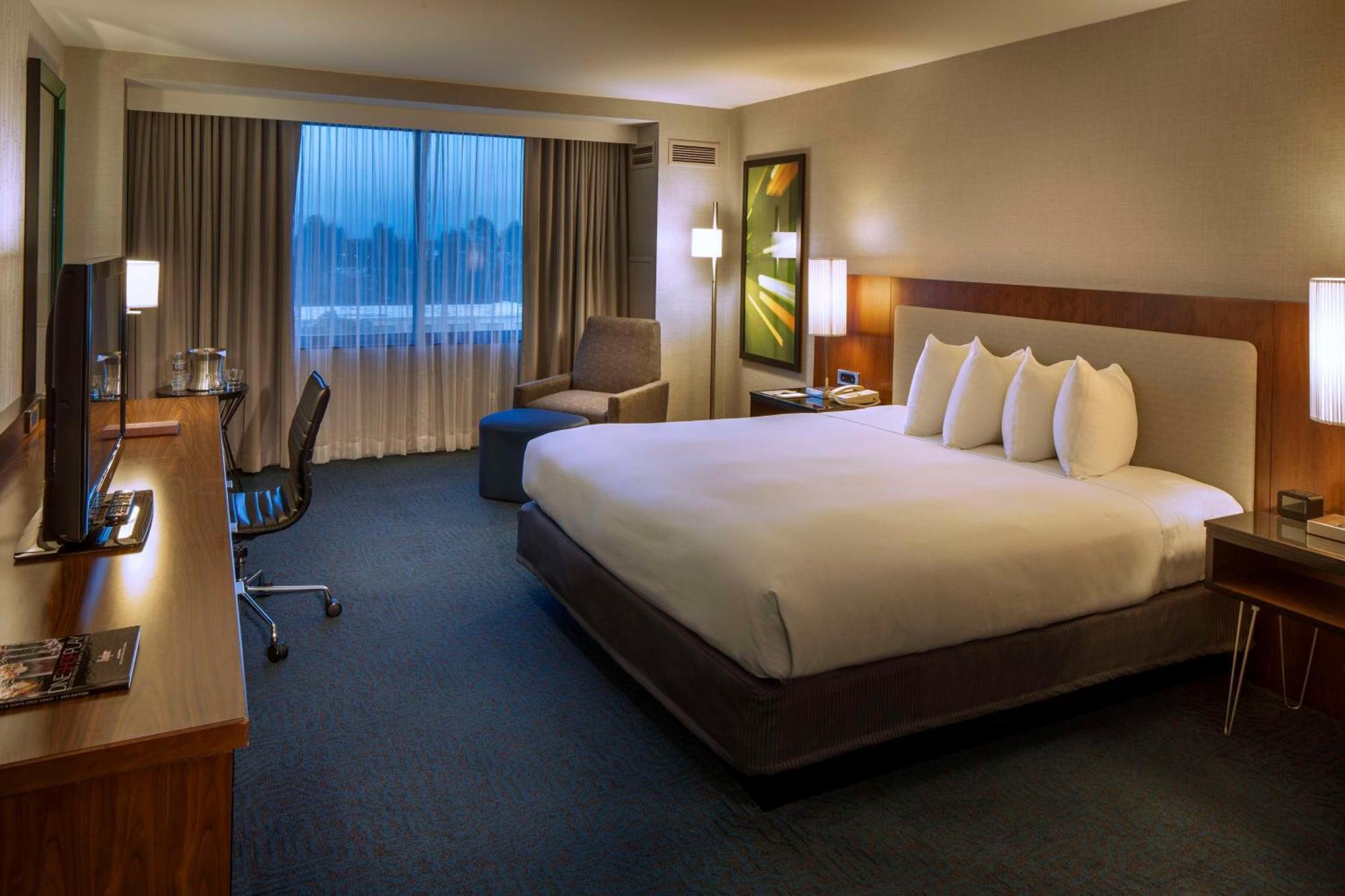 Doubletree By Hilton Newark-Fremont Exterior foto