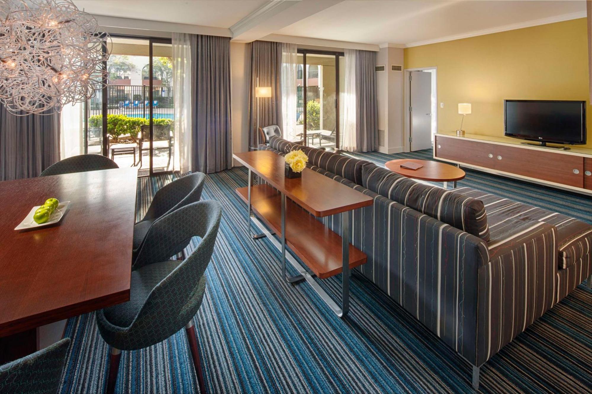 Doubletree By Hilton Newark-Fremont Exterior foto