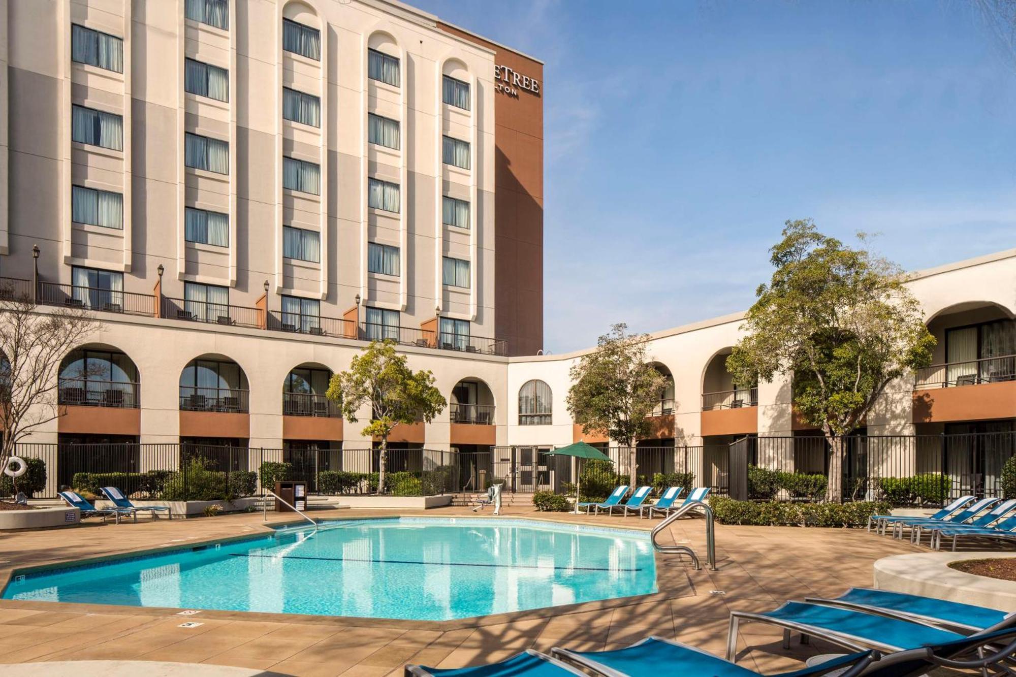 Doubletree By Hilton Newark-Fremont Exterior foto